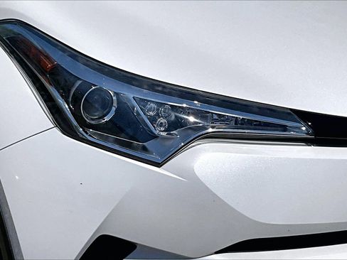 Used 2019 Toyota C-HR Limited FWD image 29