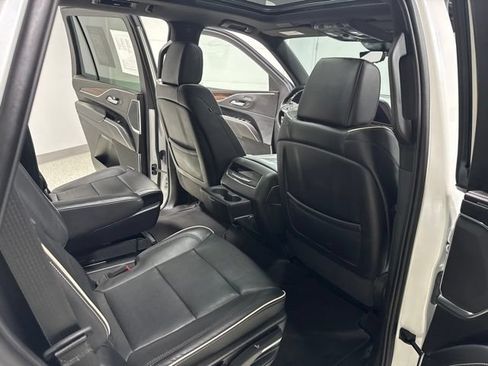 Used 2023 Cadillac Escalade Premium Luxury AWD/4WD image 33