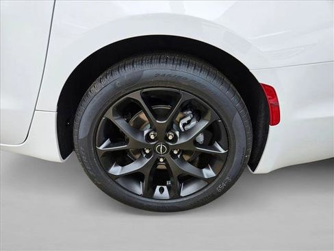 New 2026 Chrysler Pacifica Limited w/ S Appearance Package FWD image 10