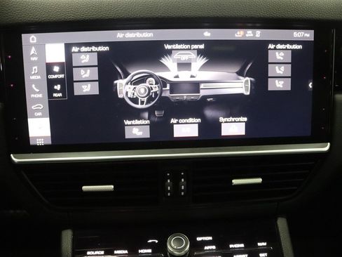 Used 2021 Porsche Cayenne AWD/4WD image 40