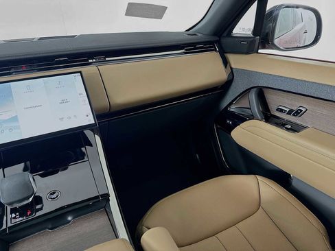 Used 2024 Land Rover Range Rover Sport SE image 22