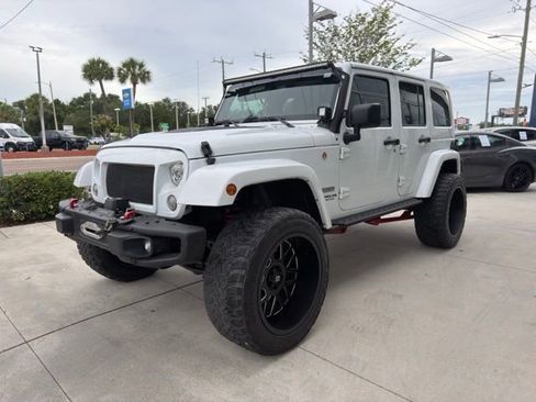 Used 2017 Jeep Wrangler Unlimited Rubicon AWD/4WD image 2