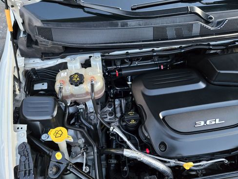 Used 2019 Chrysler Pacifica Touring-L image 55