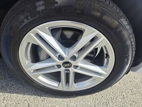 Used 2025 Audi Q5 e Premium Plus w/ Premium Plus Package image 9