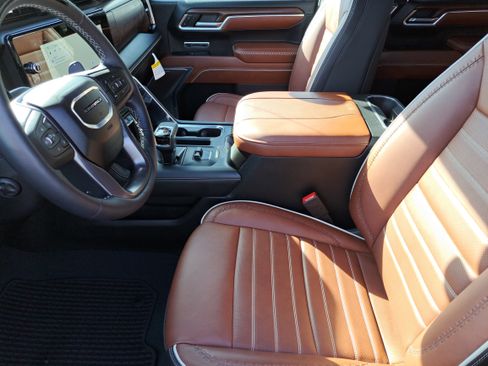 Used 2025 GMC Sierra 1500 Denali Ultimate image 12