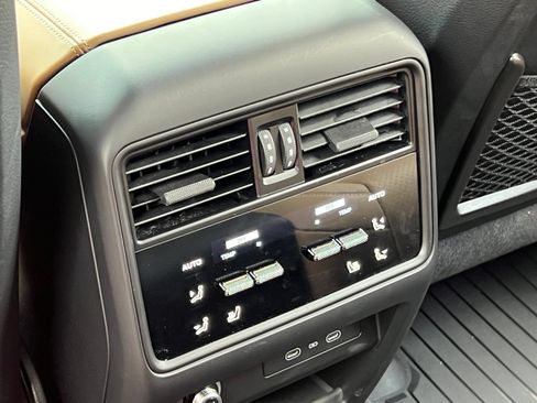 Used 2026 Porsche Cayenne AWD/4WD image 19