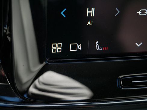 Used 2024 Volvo XC40 B5 Core image 28