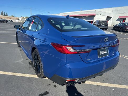 Used 2026 Toyota Camry SE w/ Convenience Package image 3