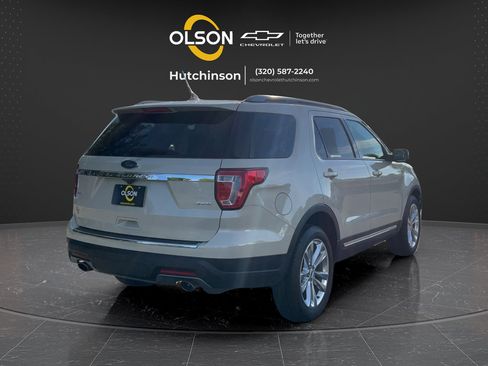 Used 2018 Ford Explorer XLT w/ Equipment Group 201A AWD/4WD image 13