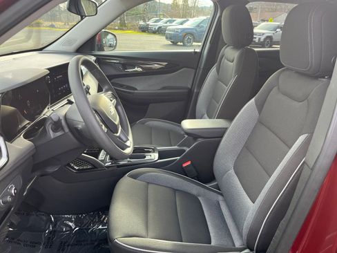 Used 2025 Chevrolet TrailBlazer LT image 34
