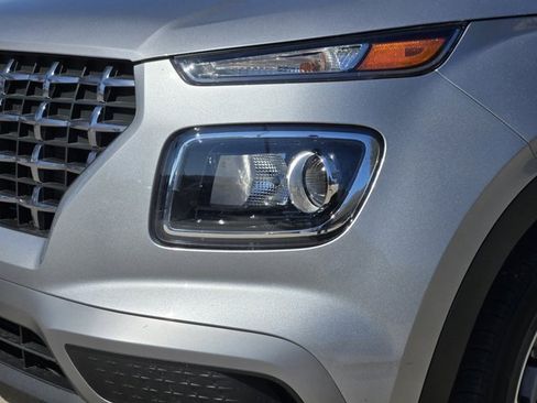 Certified 2025 Hyundai Venue SEL image 9