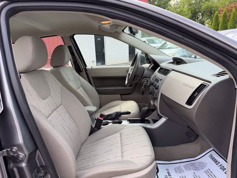 Used 2009 Ford Focus SE FWD image 10