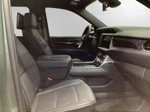 Used 2024 GMC Yukon XL Denali w/ Advanced Technology Package image 15