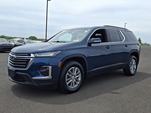Certified 2023 Chevrolet Traverse LT FWD image 3
