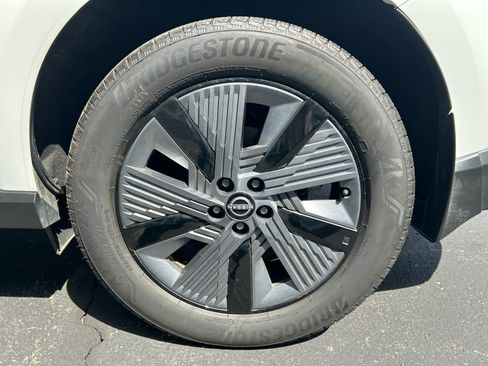 Certified 2025 Nissan Murano SL AWD/4WD image 36