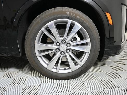 Used 2024 Cadillac XT6 Premium Luxury image 11