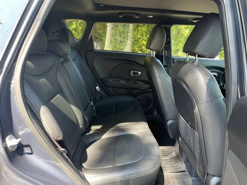 Used 2015 Kia Soul + w/ Primo Package FWD image 22