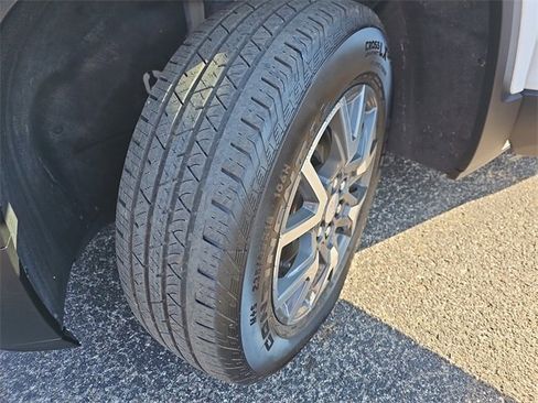 Certified 2023 GMC Acadia SLE image 30