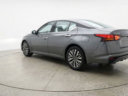Used 2025 Nissan Altima 2.5 SV image 6