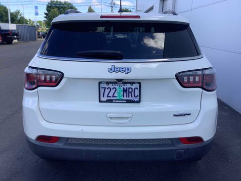 Used 2018 Jeep Compass Latitude FWD image 5