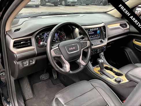 Used 2019 GMC Acadia Denali w/ Technology Package FWD image 16