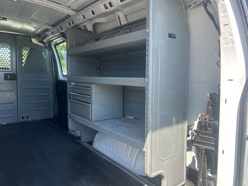 Used 2017 Chevrolet Express 2500 RWD image 23