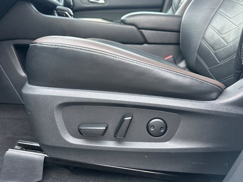 Used 2023 Nissan Pathfinder Platinum image 14