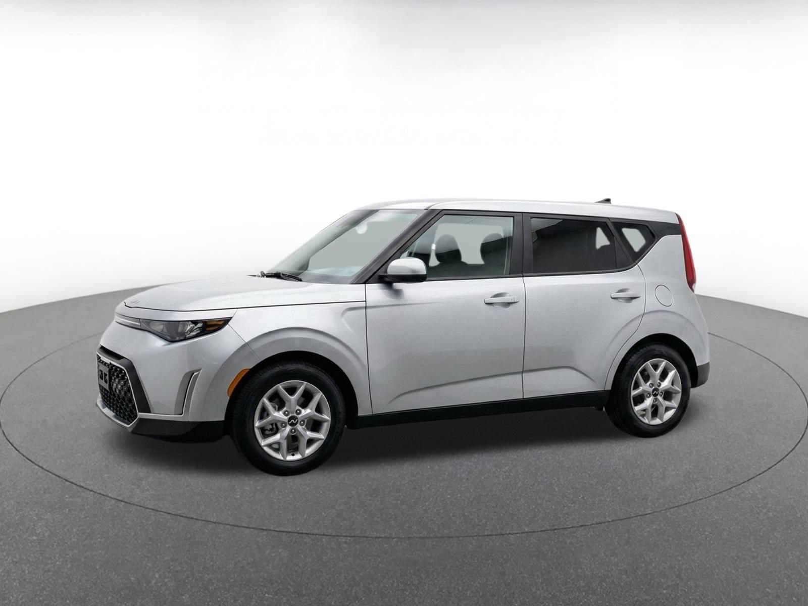 Used 2025 Kia Soul LX w/ LX Technology Package FWD image 3