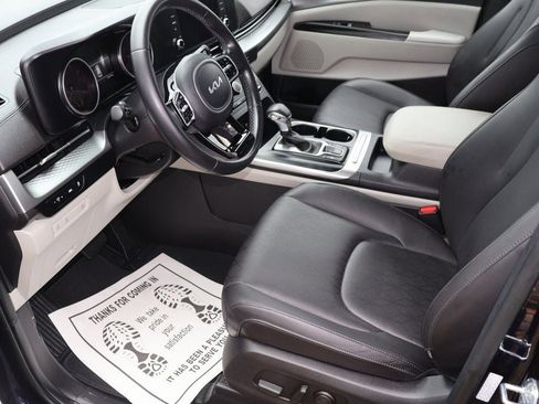 Used 2023 Kia Carnival LX image 18