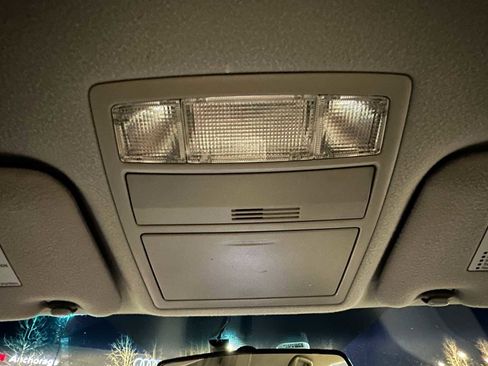 Used 2011 Toyota Camry LE image 27