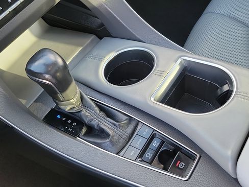 Used 2020 Toyota Avalon XSE image 13