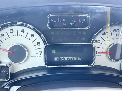 Used 2014 Ford Expedition Limited w/ Equipment Group 301A AWD/4WD image 16