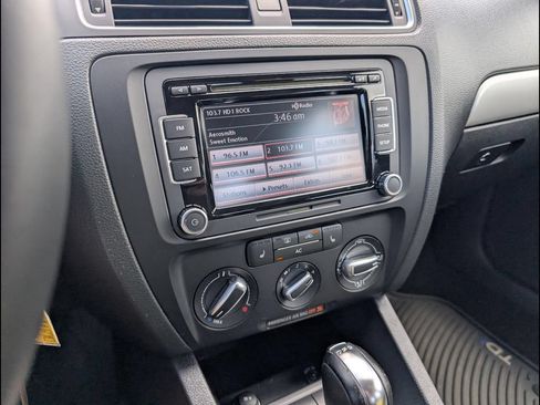 Used 2012 Volkswagen Jetta TDI FWD image 16