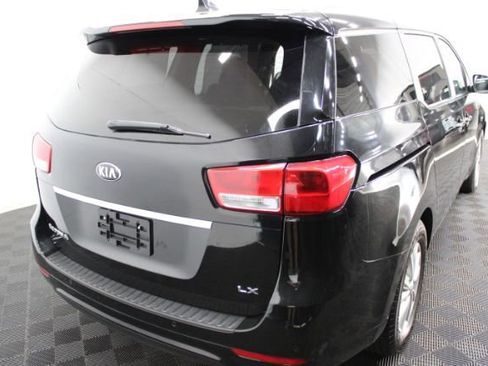 Used 2016 Kia Sedona LX w/ LX Convenience Package image 8