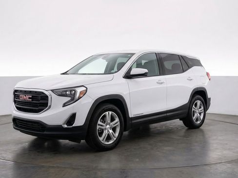 Used 2024 GMC Terrain SLE FWD image 3