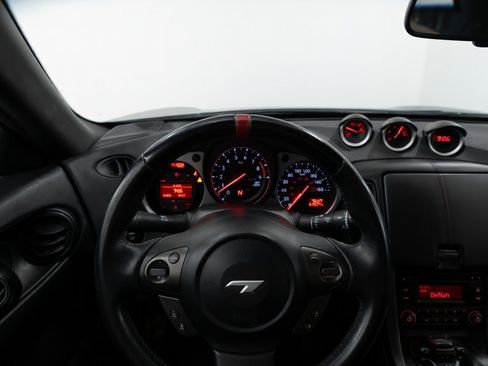 Used 2020 Nissan 370Z Coupe RWD image 7