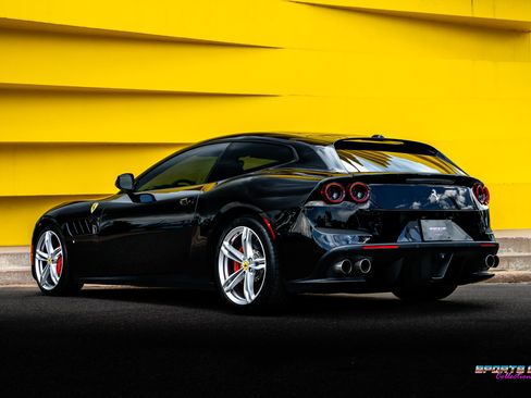 Used 2017 Ferrari GTC4Lusso AWD/4WD image 4