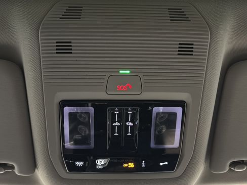 Used 2024 Volkswagen Atlas SEL AWD/4WD image 34