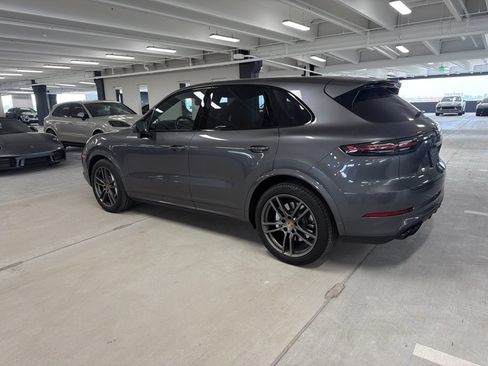 Used 2019 Porsche Cayenne Turbo AWD/4WD image 4