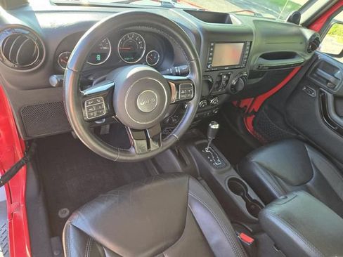 Used 2014 Jeep Wrangler Unlimited Sahara AWD/4WD image 9