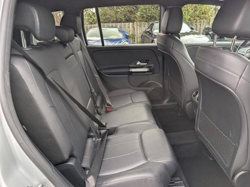 Used 2021 Mercedes-Benz GLB 250 4MATIC image 12
