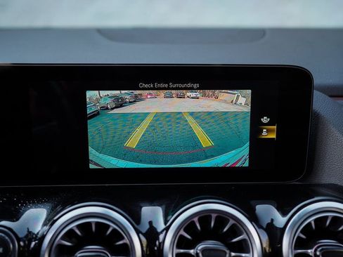 Used 2022 Mercedes-Benz GLA 250 4MATIC w/ Premium Package Lite image 31