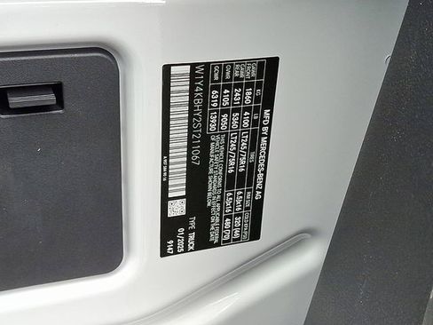 Used 2025 Mercedes-Benz Sprinter 2500 image 20