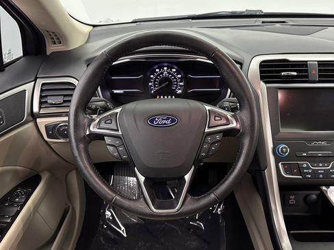 Used 2019 Ford Fusion SEL image 27