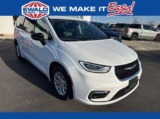 Used 2024 Chrysler Pacifica Touring-L FWD video 1