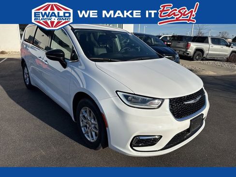 Used 2024 Chrysler Pacifica Touring-L FWD image 1