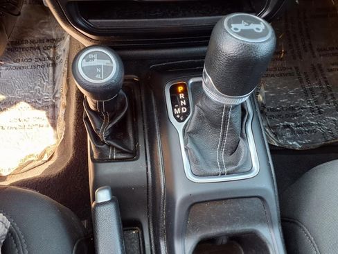 Used 2020 Jeep Wrangler Unlimited Sahara w/ Uconnect 4C Nav & Sound Group image 12