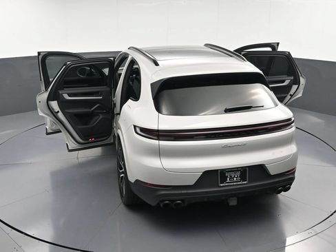 Certified 2025 Porsche Cayenne S AWD/4WD image 35