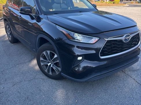 Certified 2021 Toyota Highlander XLE image 7