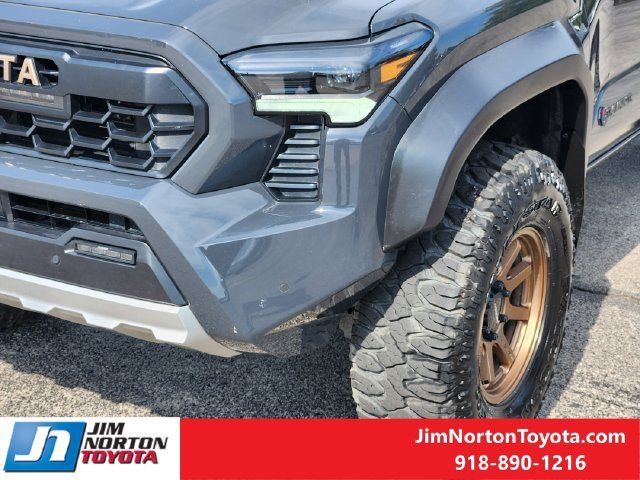 Used 2025 Toyota Tacoma 4x4 Double Cab Hybrid image 11